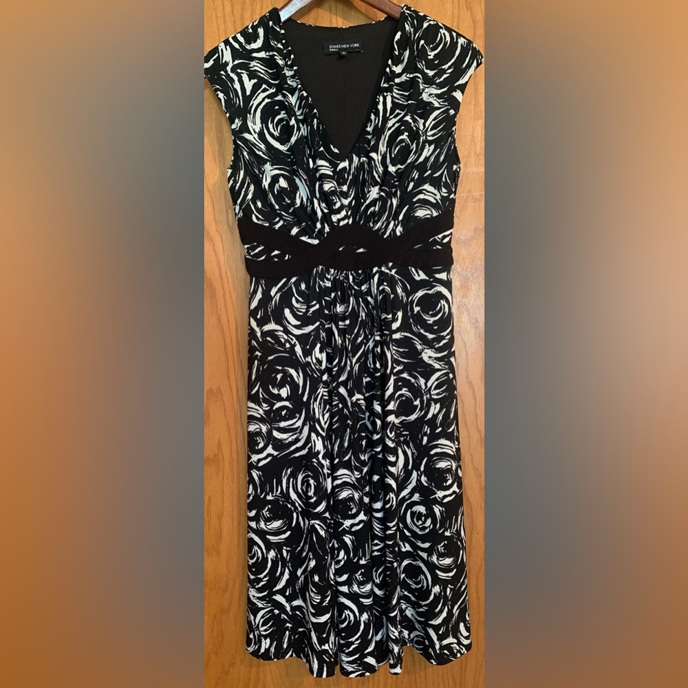 Jones New York Black and White Rose Midi Dress
